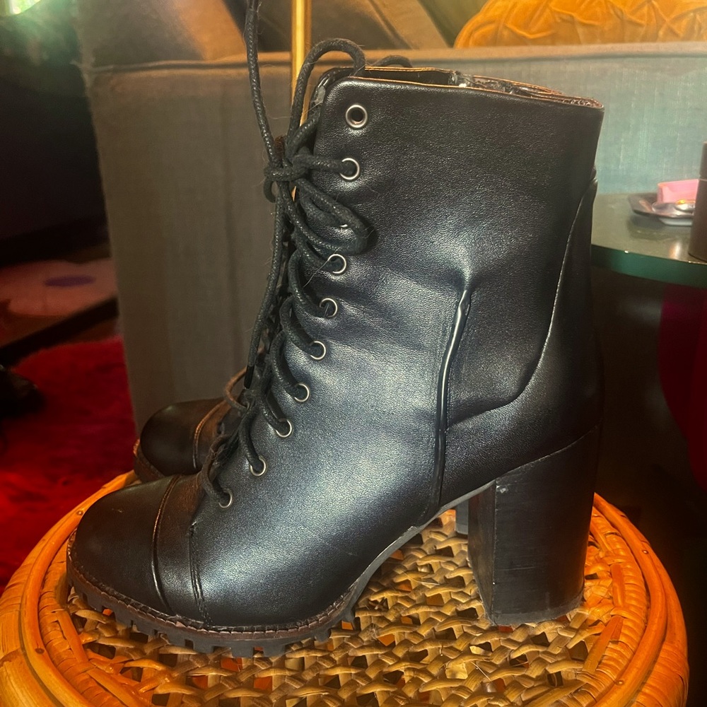 Lace Up High Heeled Combat Boot (black 7)